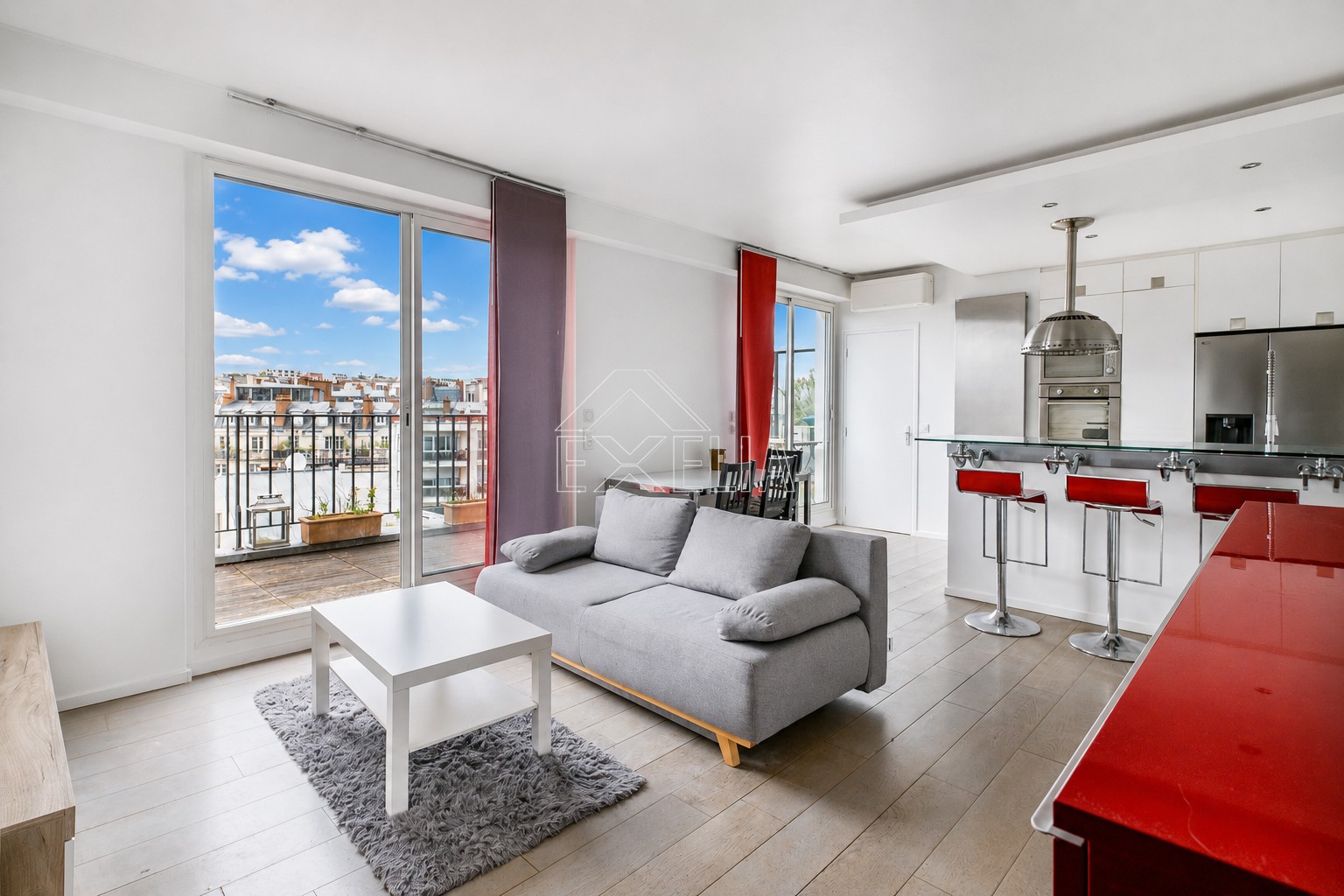 Paris XVIe - Village d'Auteuil - Elégant 2 pièces avec balcon dans une rue piétonne - Calme et lumineux. Parking